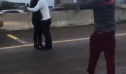 Bị phạt tù 6 tháng vì cầu hôn trên đường cao tốc giờ cao điểm