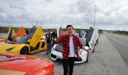 Tuấn Hưng và dàn siêu xe khủng Gia Lai Team gây sốt