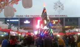 Chùm ảnh: 'Lễ hội tuyết' Hà Nội mở đầu mùa Giáng sinh 2015