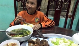 Bé trai 10 tuổi lạc giữa quốc lộ lúc nửa đêm