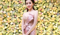 Á hậu Huyền My khoe vai trần gợi cảm với váy cúp ngực