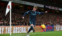 Video: De Bruyne đá phạt góc hài hước trong trận thua Arsenal