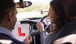 Nữ sinh được phép 'đổi tình thay học phí' ở Hà Lan