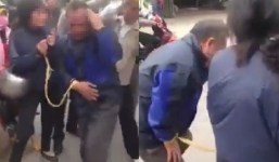 Clip cặp vợ chồng già bị đánh dã man vì nghi ăn trộm gây phẫn nộ