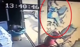 Video: Trộm liều lĩnh bẻ khóa, 'cuỗm' xe máy ở Nam Định