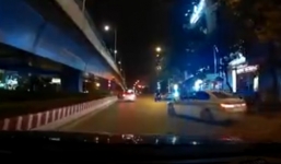 Xế sang đâm liên hoàn rồi bỏ trốn