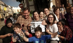 Cả làng trúng xổ số gần 15 nghìn tỷ