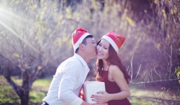 Bộ ảnh cưới Noel của gây sốt cư dân mạng