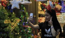 Không khí Noel rộn ràng khắp phố phường Hà Nội