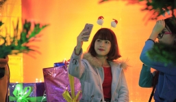 Hot girl Hà Nội giữa 'tuyết' trắng trong đêm Noel 