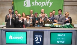 Nhân viên được thưởng 1.000 USD để mua sắm