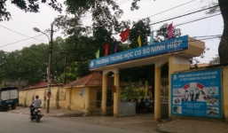 Học sinh nghỉ học ở Ninh Hiệp: Ai đến trường bị ném thủy tinh vào nhà?