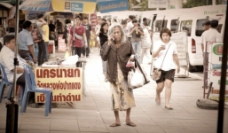 Đoạn clip về tình mẹ thiêng liêng khiến ngàn người rơi nước mắt