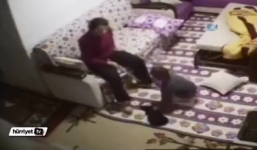 Phẫn nộ cảnh mẹ kế đánh con chồng tàn bạo