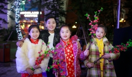 Á quân 'Giọng hát Việt nhí' mặc áo dài khuấy động hàng nghìn khán giả