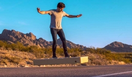 Thích thú với ván bay như cưỡi thảm của Aladin