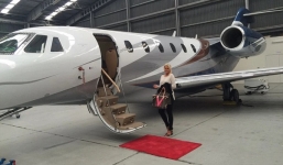 Vú em đi máy báy riêng, mua sắm thỏa thích tỷ đồng/năm