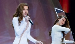 Hà Hồ “đốt cháy” sân khấu Siêu mẫu Việt Nam 2015 với ca khúc Destiny