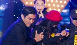 Sơn Tùng bối rối khi fan nữ lao lên sân khấu bị bảo vệ kéo xuống
