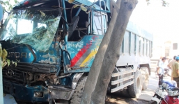 Xe biển đỏ gây tai nạn liên hoàn trên Quốc lộ