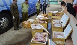 Phát hiện hơn 1 tấn thịt thối chuẩn bị lên bàn nhậu