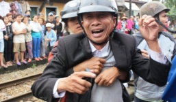 Cử nhân lao vào tàu hỏa tự vẫn vì thất nghiệp?