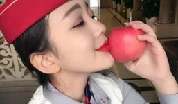 7 nữ tiếp viên hàng không rao bán nụ hôn gây sốt