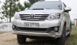 Giám đốc gây tai nạn, rút súng điện đe dọa người dân