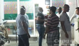 Hàng trăm cảnh sát bố ráp, tạm giữ gần 100 thanh niên da màu