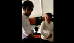 Mẹ tát liên tiếp vào mặt con trai giữa quán nét gây xôn xao