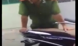 Mời lên phường lập biên bản vì không khóa xe cẩn thận