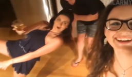 Người đẹp ngã dúi dụi vì mải lo ưỡn ẹo tạo dáng quá đà