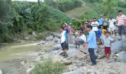 2 vợ chồng mất tích ở Quảng Ngãi: Thi thể người chồng mắc vào hòn đá dưới suối