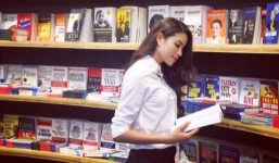 Facebook sao Việt: Phạm Hương bắt đầu khởi đầu mới sau cuộc thi HHHV