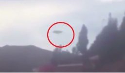 Đĩa bay khổng lồ xuất hiện bí ẩn