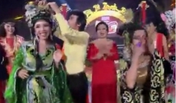 Hoài Linh tái hiện sự cố bẽ bàng nhất Hoa hậu Hoàn vũ 2015