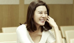 Kim Ha Neul ghi điểm với vẻ đẹp trong veo ở tuổi 40