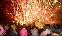 Màn pháo hoa nghệ thuật đón năm mới 2016 trên bãi biển Đà Nẵng