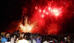 Không khí chào đón năm mới 2016 rộn ràng tại Việt Nam