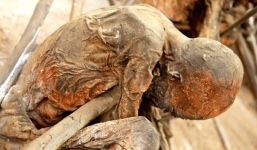 Kỳ lạ với tục hun xác người tại Papua New Guinea