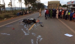 Xe tải tông xe máy, 2 người thương vong