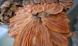 Cá lóc khô tăng giá gấp đôi vẫn cháy hàng dịp Tết