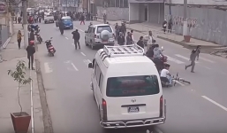 Video: Động đất Ấn Độ - người dân bò tràn ra đường