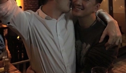 Mr Đàm khoe ảnh được Dương Triệu Vũ hôn má