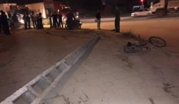 Nam sinh bị cột điện đổ đè tử vong giữa đường 