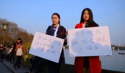 Hài hước cảnh nữ sinh cho thuê 'tuổi xuân' trong dịp lễ tết