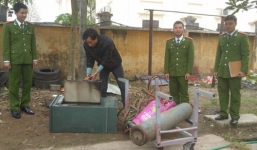 Tên trộm dùng đèn khò làm biến dạng hơn 50 triệu đồng trong két sắt