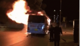 Xe buýt bốc cháy làm 14 người chết, 30 người bị thương