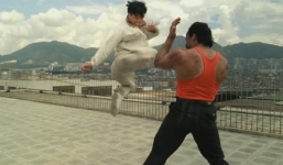 Chân Tử Đan quyết đấu với sức mạnh cơ bắp Michael Woods