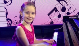 Nữ sinh 10 tuổi viết được vở opera hoàn chỉnh